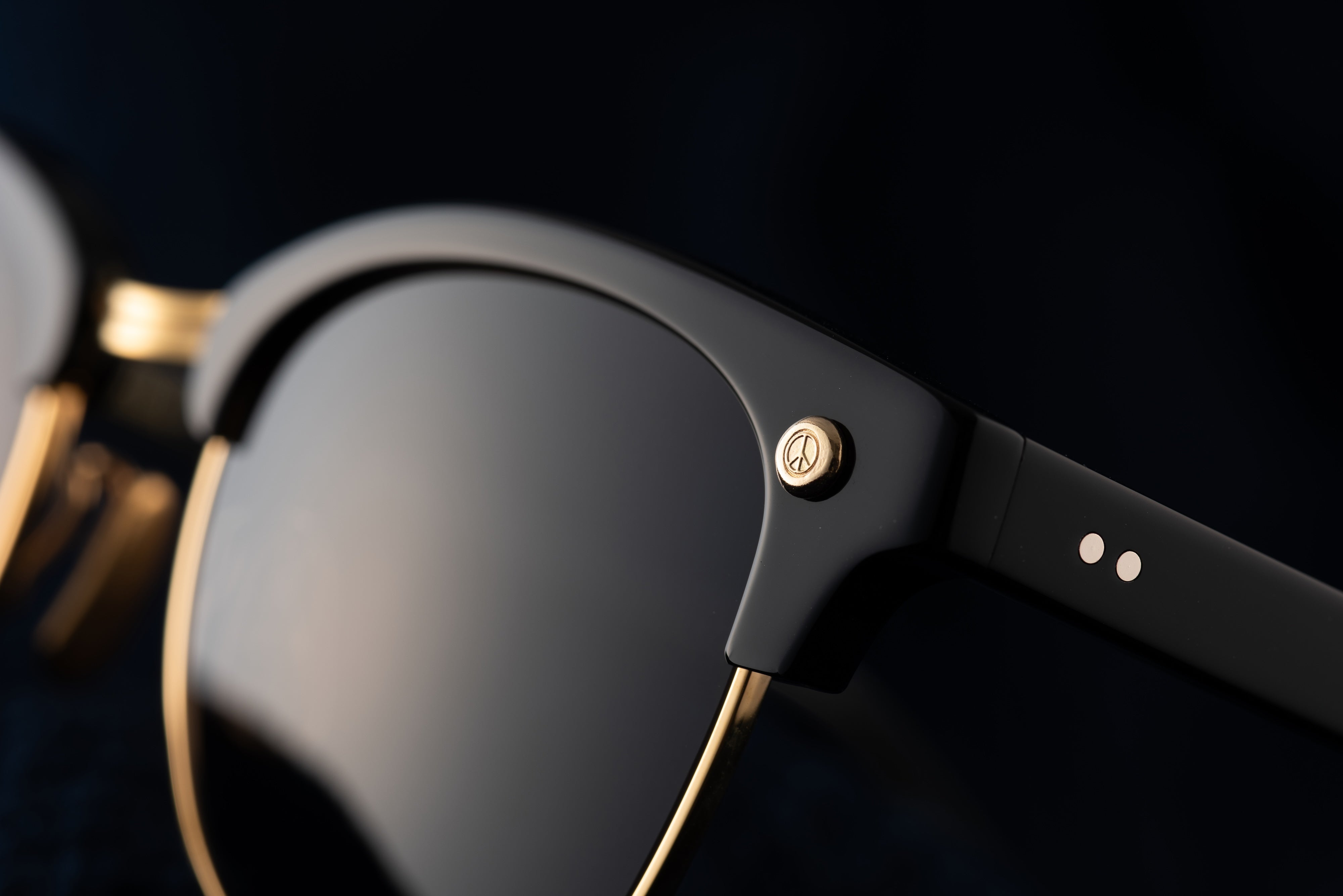 SUNGLASSES / 最高な金曜日!