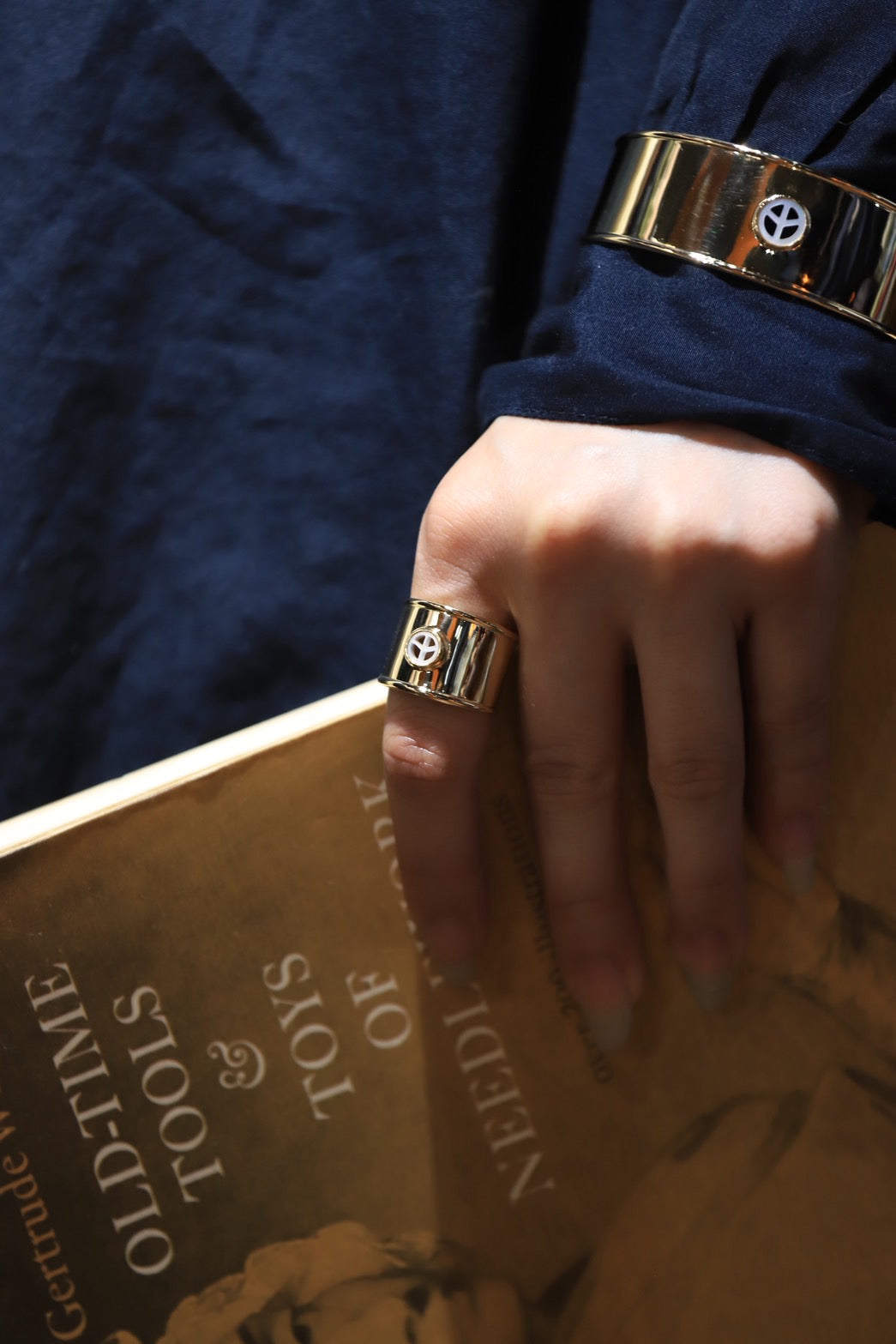 "GINZA EXCLUSIVE" PEACE INLAY GOLD RING