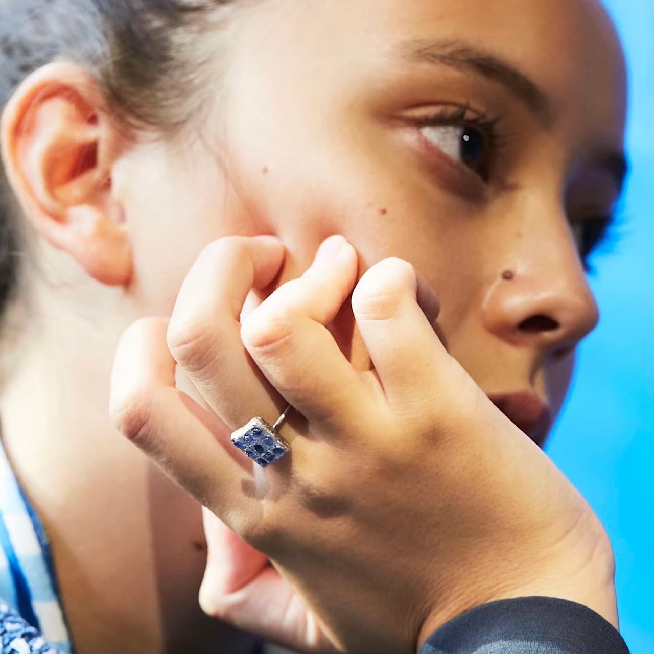 BLUE SAPPHIRE PLATINUM RING "NAVARATNA"