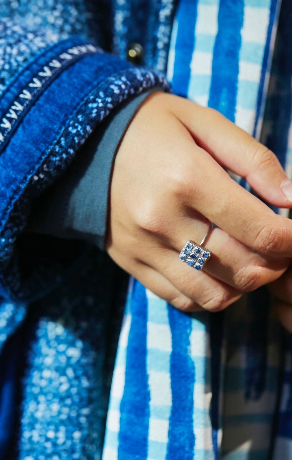 BLUE SAPPHIRE PLATINUM RING "NAVARATNA"