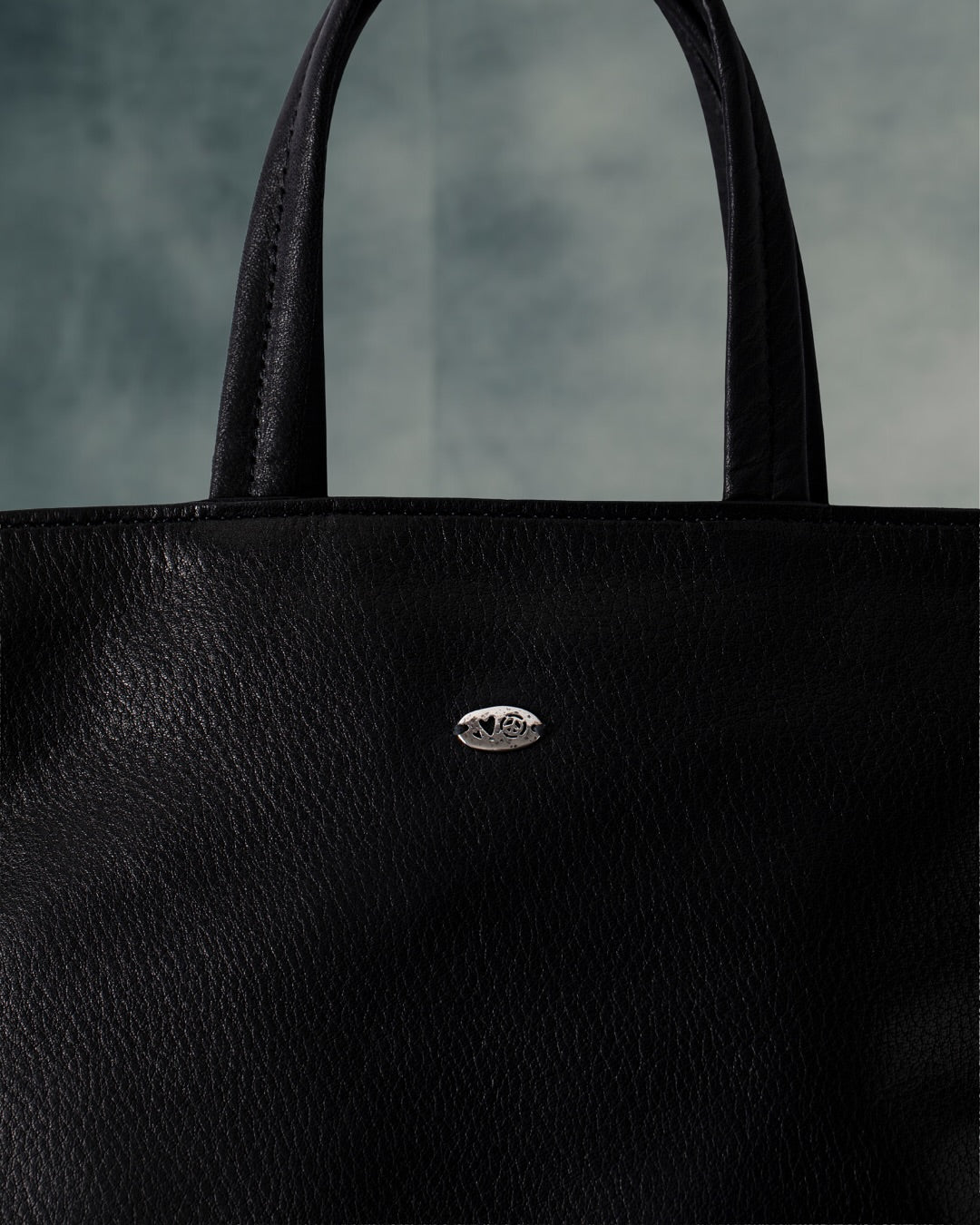 LEATHER MINI TOTE BAG W / SILVER CHARM