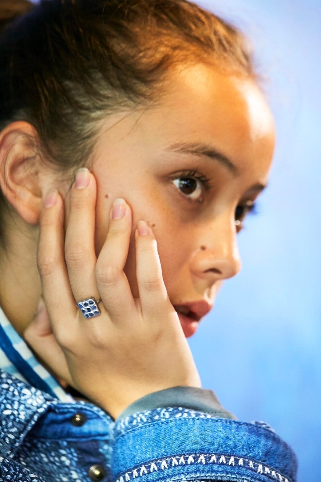 BLUE SAPPHIRE PLATINUM RING "NAVARATNA"