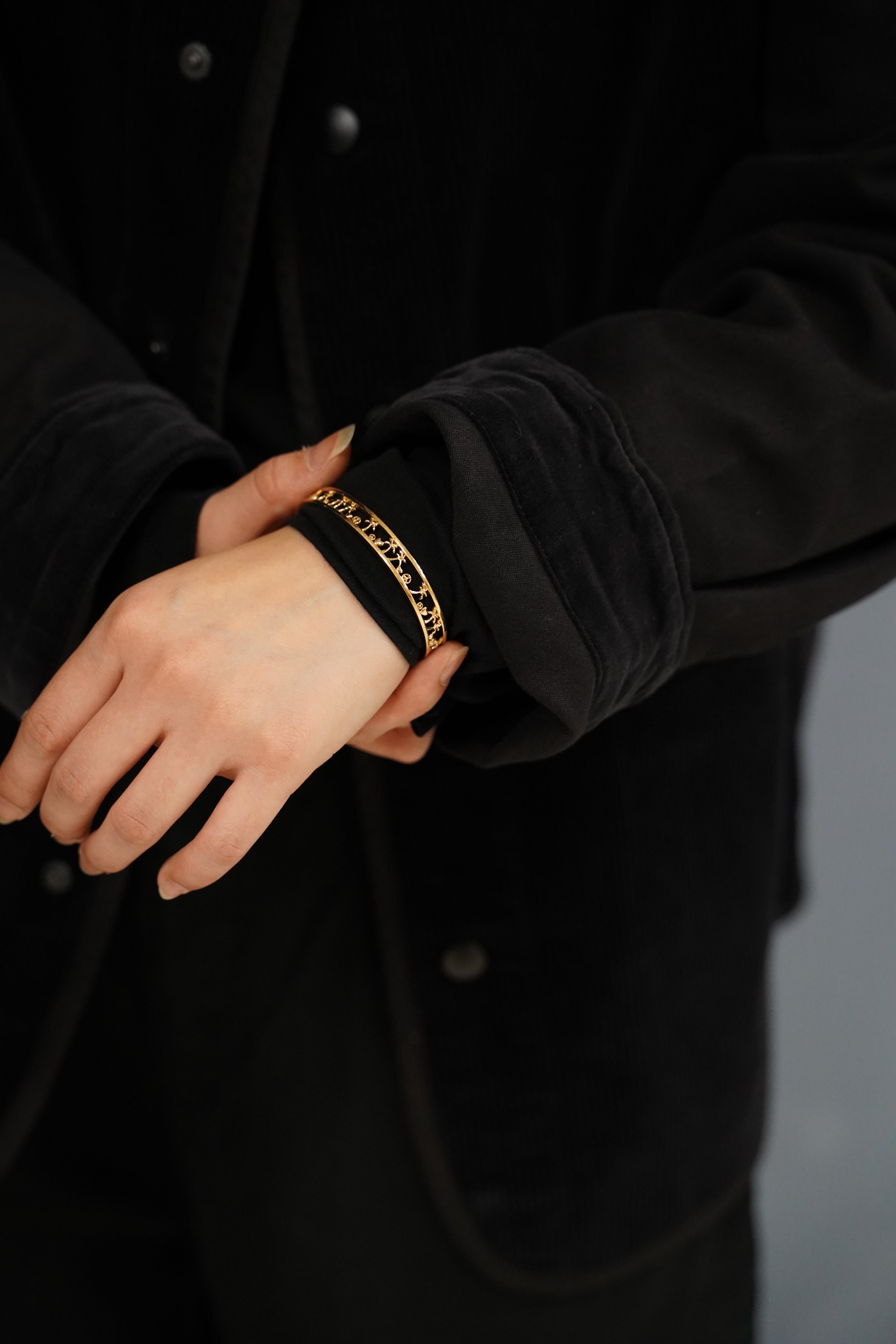 KAHIKO GOLD BANGLE (NEEDLE)（カヒコ ゴールド バングル（ニードル