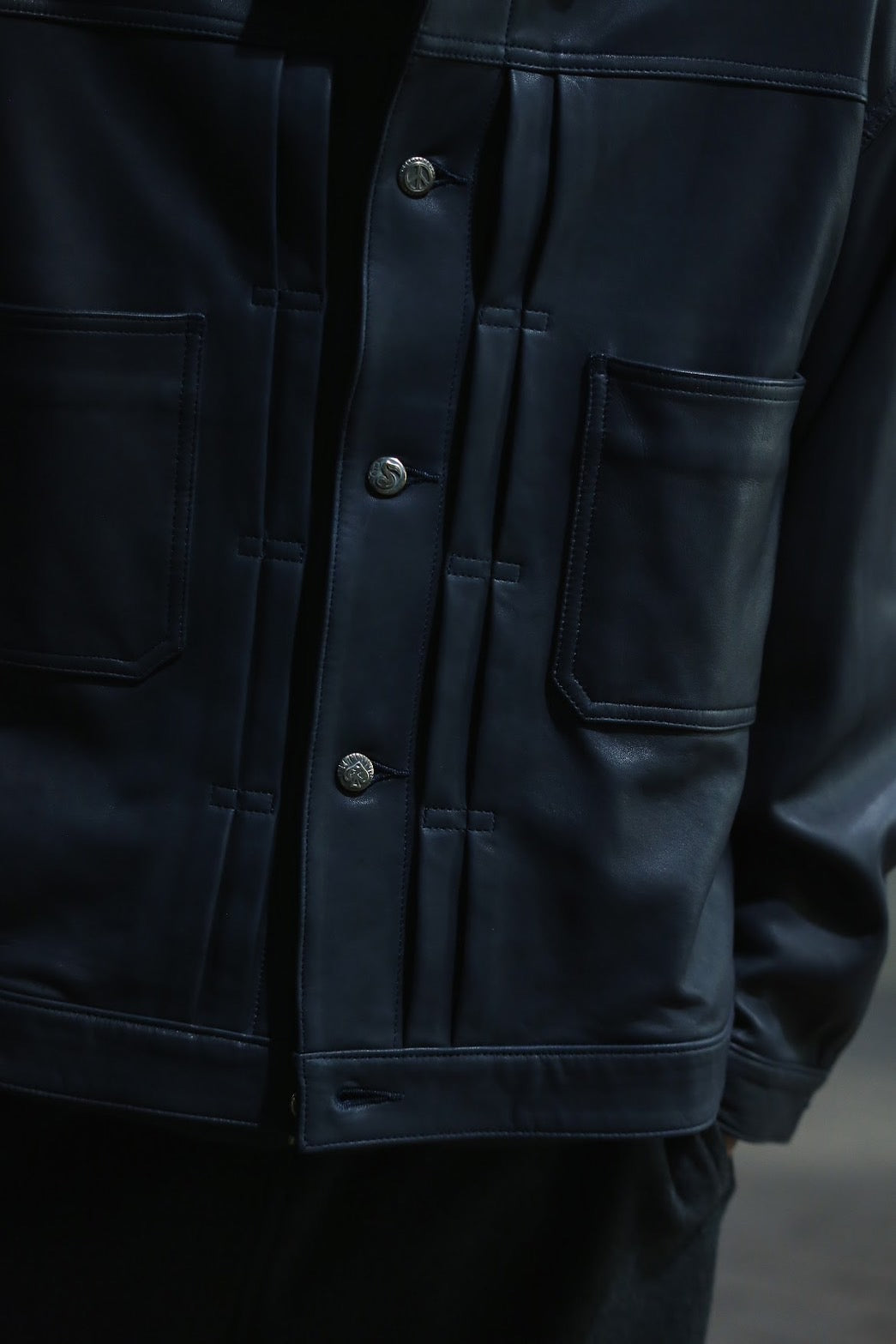 LEATHER JACKET W / SILVER BUTTONS (ENTREFINO)