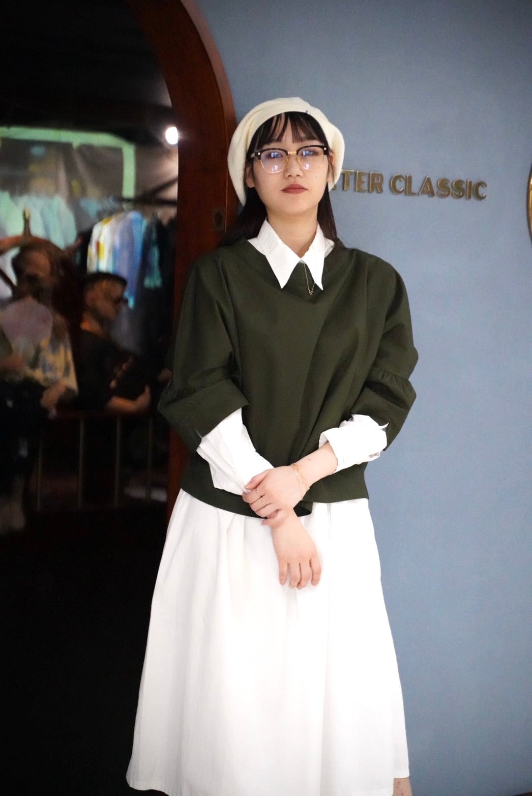 GABARDINE PULLOVER  BLOUSE 　W/GOLD BLACK SHELL BUTTON