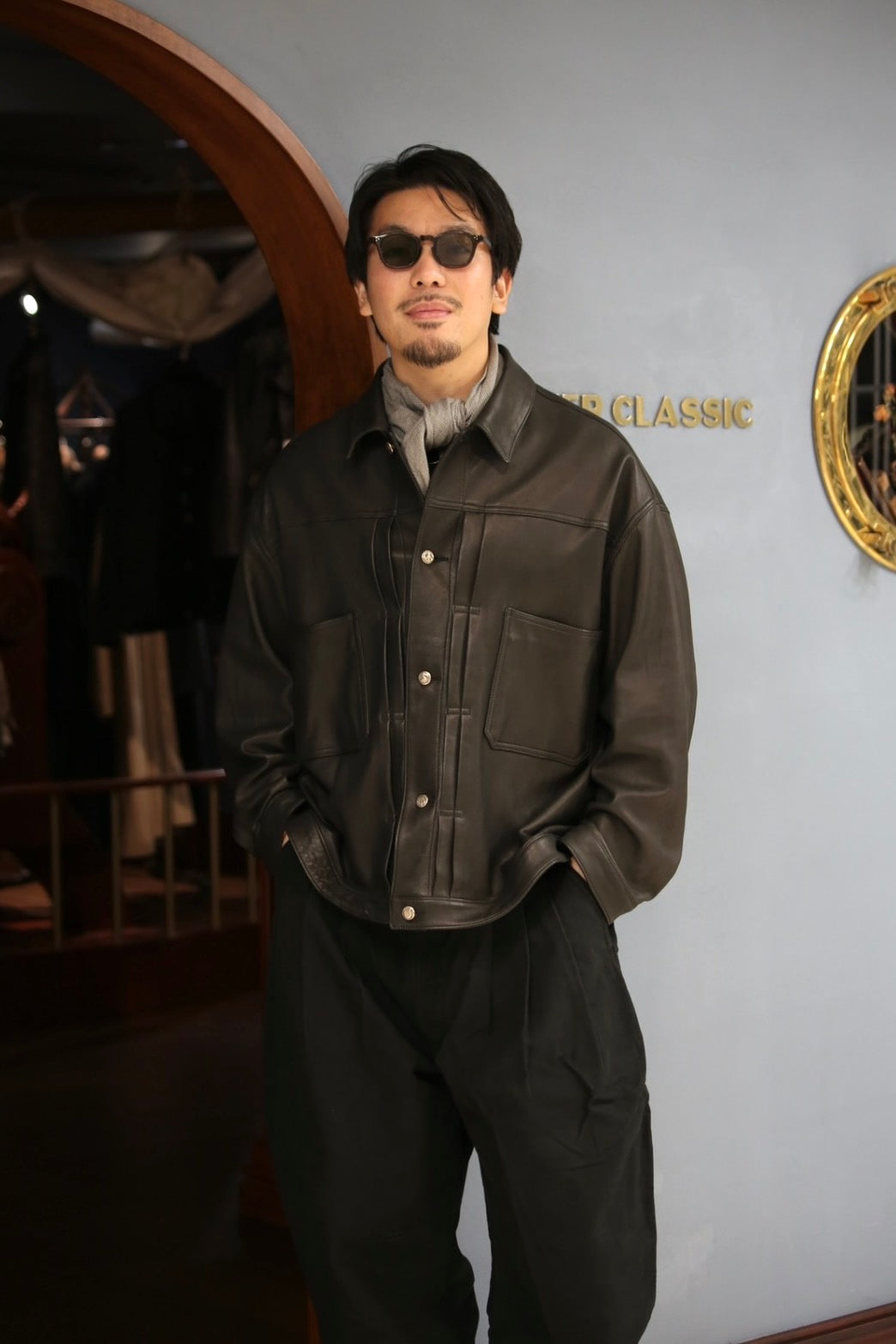 LEATHER JACKET W / SILVER BUTTONS (ENTREFINO)