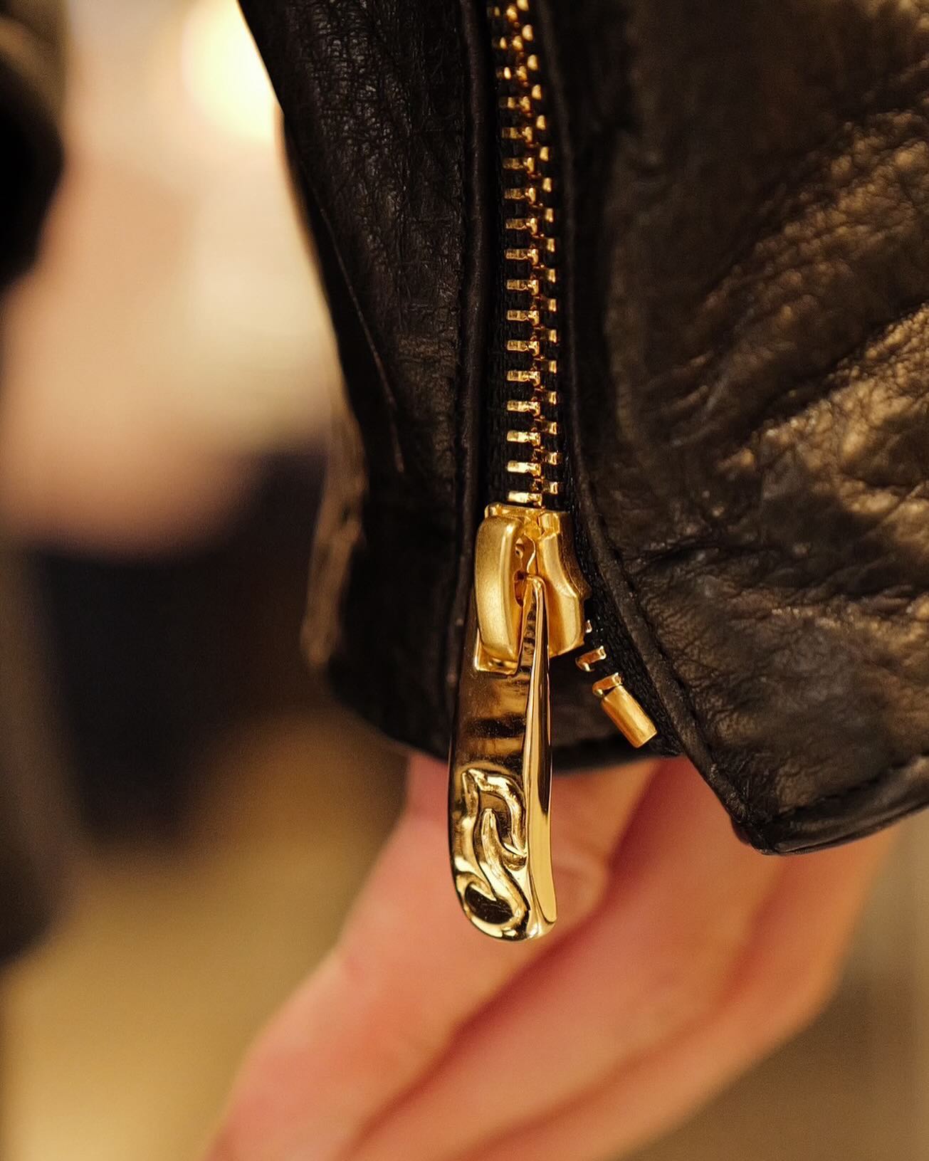 PC RIDERS JACKET W / LOVE & PEACE GOLD