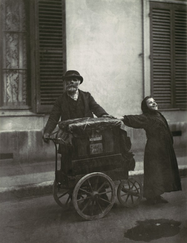 Eugène_Atget,_Street_Musicians,_1898–99